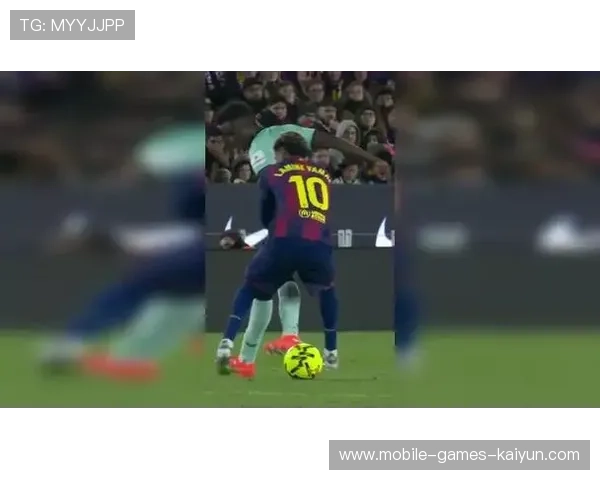 巴萨中路连环传递令防守彻底崩溃